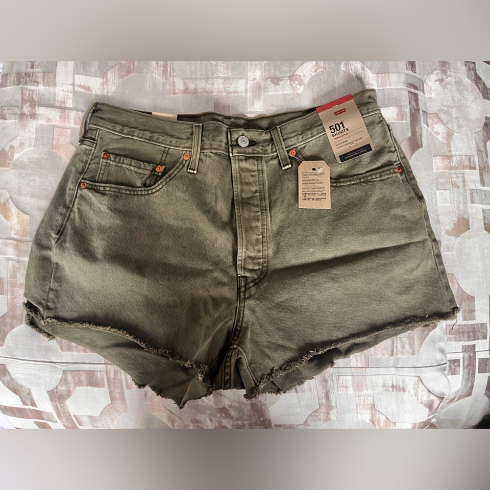 NWT Levi’s 501 denim shorts in forest green